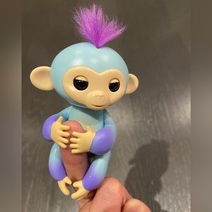 Fingerlings Interactive Baby Monkey Zoe